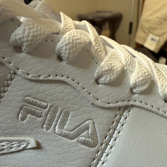 New in Box Women's Fila VULC 13 White High-Top Leather Sneakers Size 7 - Picture 3 of 10